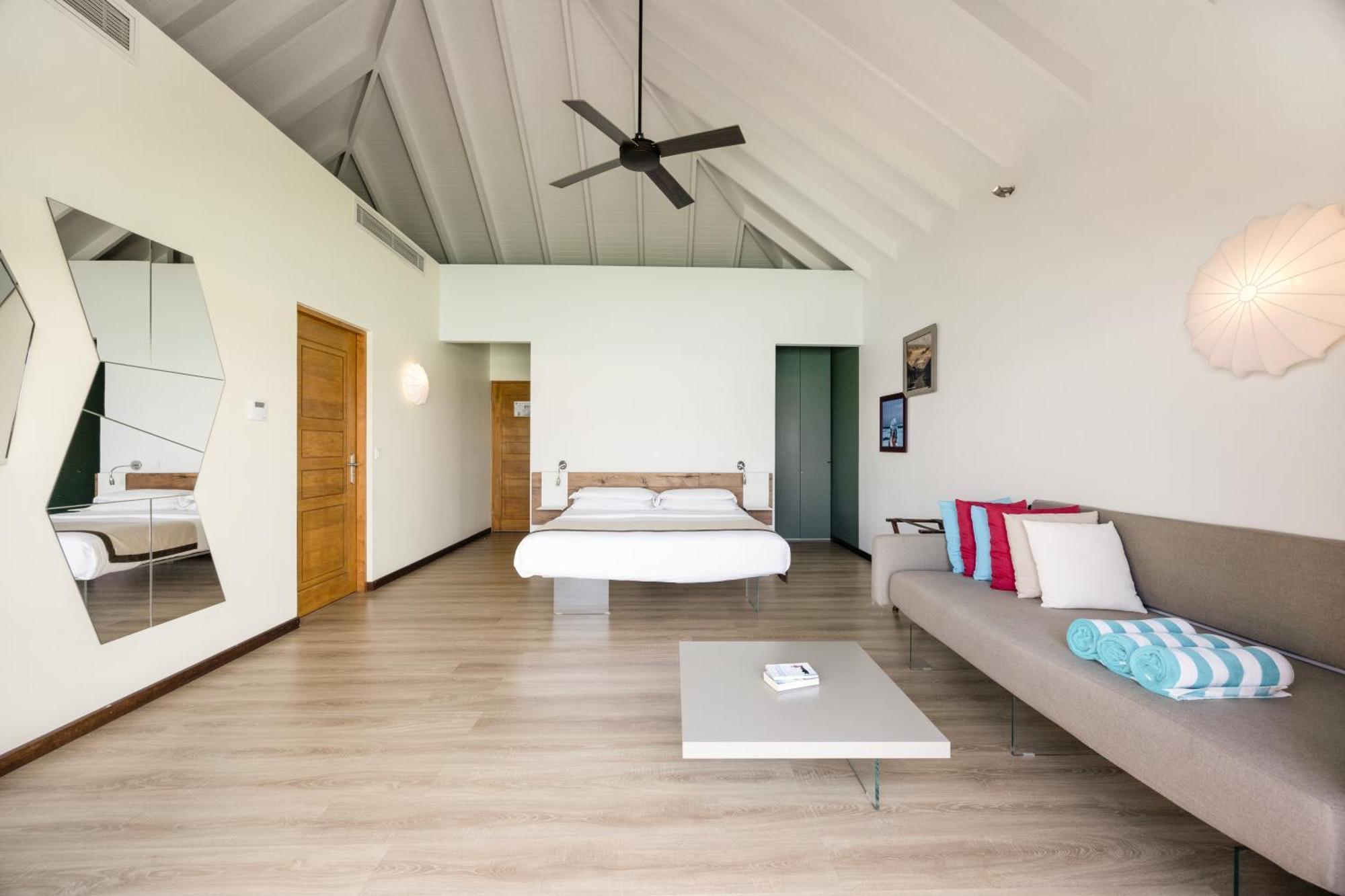 Отель Cocoon Maldives Kurendhoo Экстерьер фото