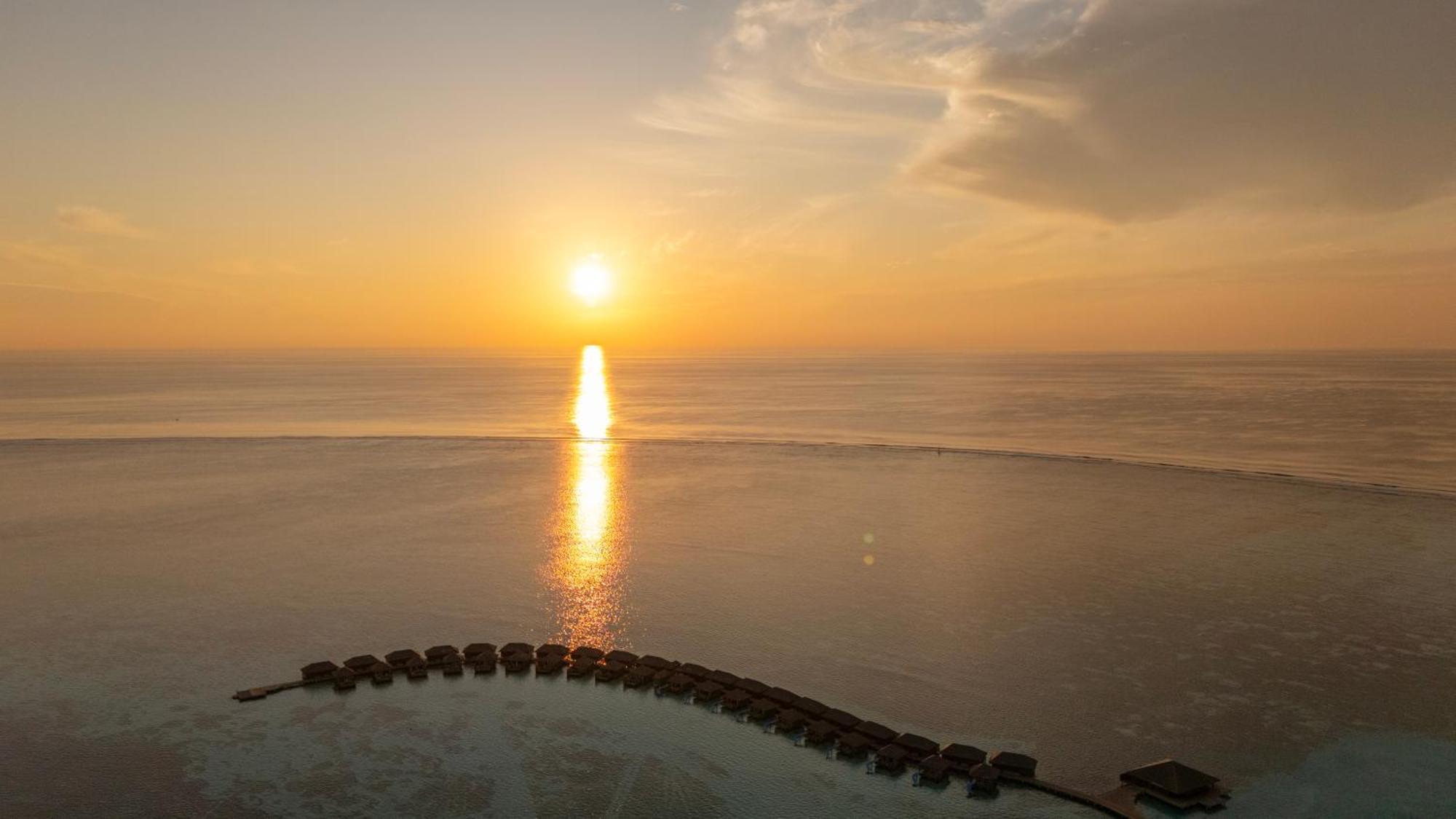 Отель Cocoon Maldives Kurendhoo Экстерьер фото