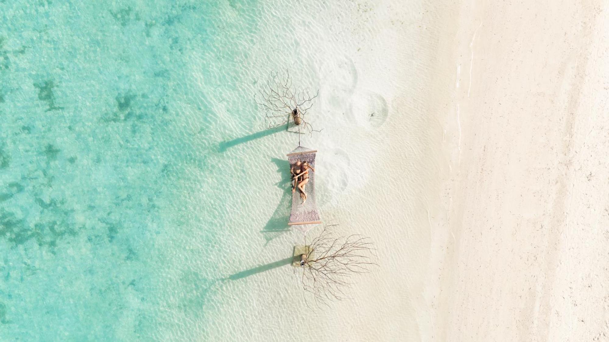 Отель Cocoon Maldives Kurendhoo Экстерьер фото